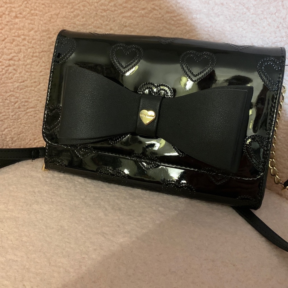 Betsey Johnson Black Patent Heart Bow Handbag Detail